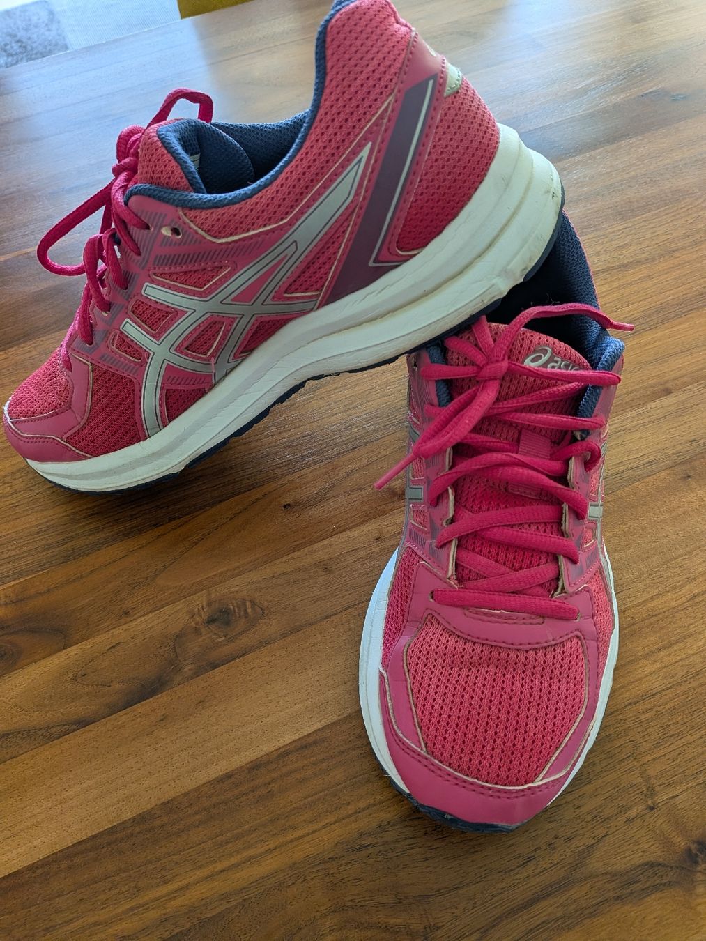 Asics Scarpe da donna: Laufschuhe ASICS pink Grösse 40 – Usato da Lengnau AG venduto da Martinwh99 1