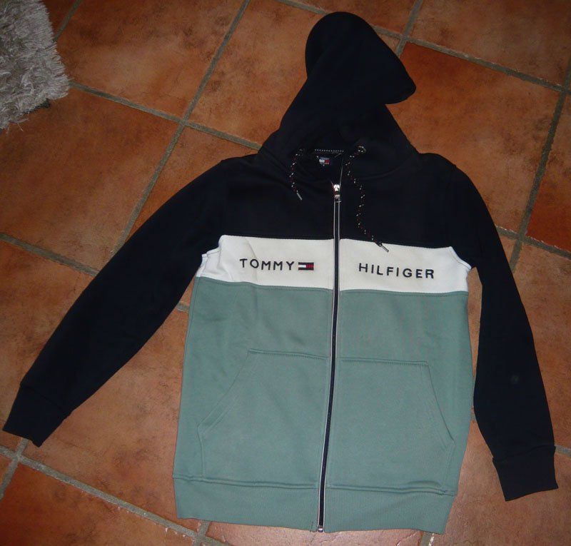 Tommy Hilfiger Jacken & Mäntel: Jacke Gr S / 170-176 – Gebraucht aus Ruggell von Btt