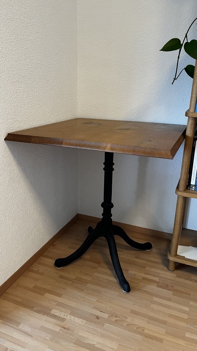 Tavoli: Holztisch Eiche 70x70, Vintage – Usato da Untersiggenthal venduto da Jokes