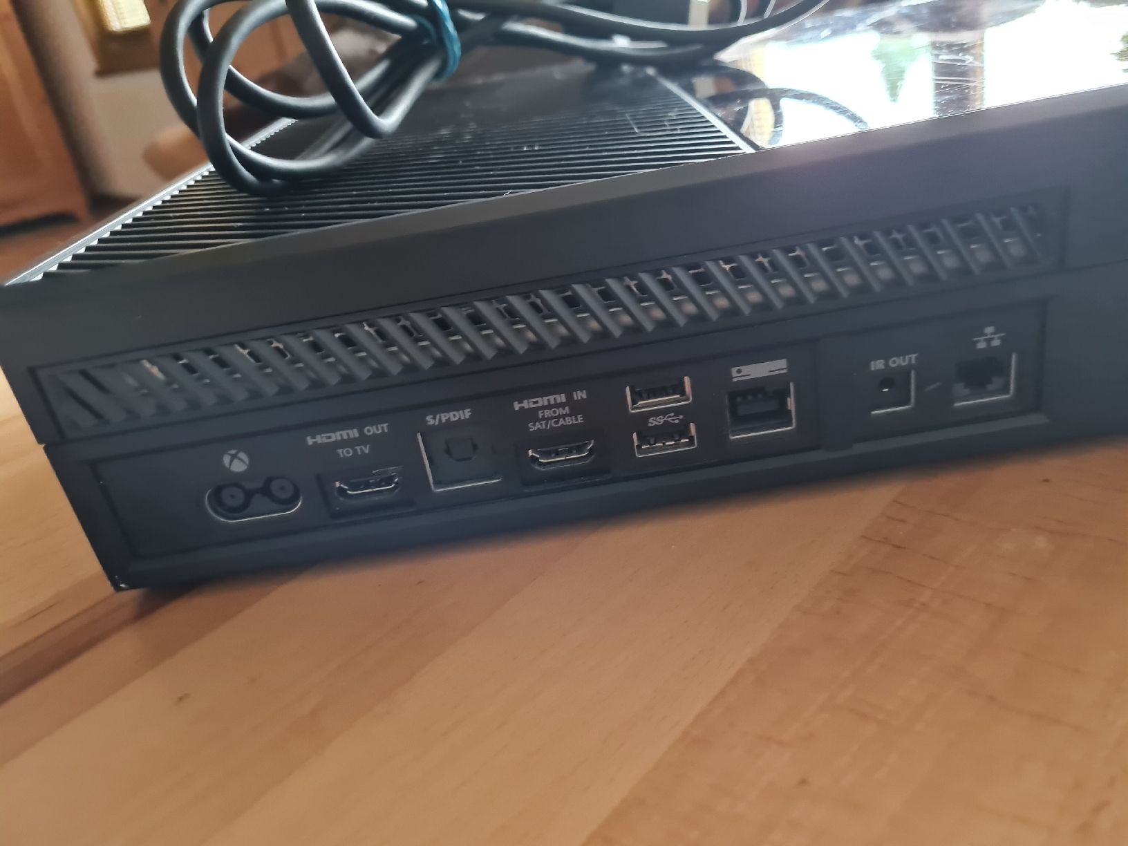 Console: Xbox One - Konsole mit Controller - Top Zustand! – Usato da Münsingen venduto da Cuci31 1