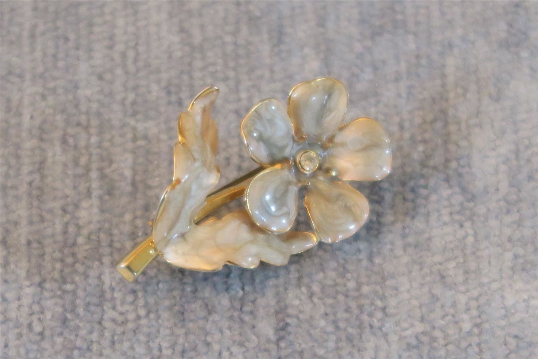 Broschen & Nadeln: Brosche Blume – Gebraucht aus Brittnau von marlenestone