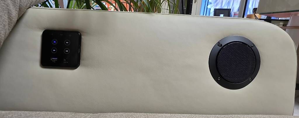 Divani: Moderne Eckcouch mit Bluetooth, Lautsprechern & LED-Licht – Usato da Uster venduto da Swisss2020 1