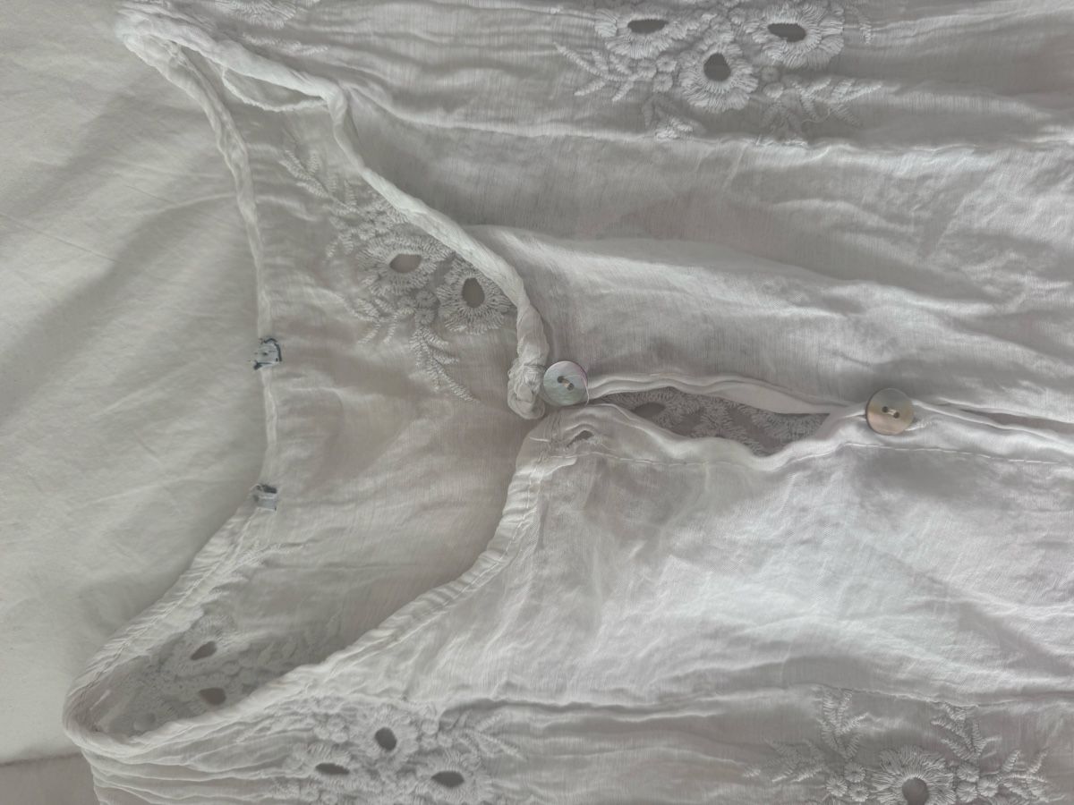 Chemisiers: Chemise blanche brodée taille M – D'occasion à Genève par lejardindesvetements 2