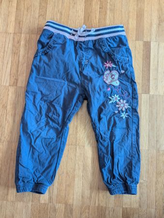 Warme Winter Hose mit Blumenstickerei, Grösse 92