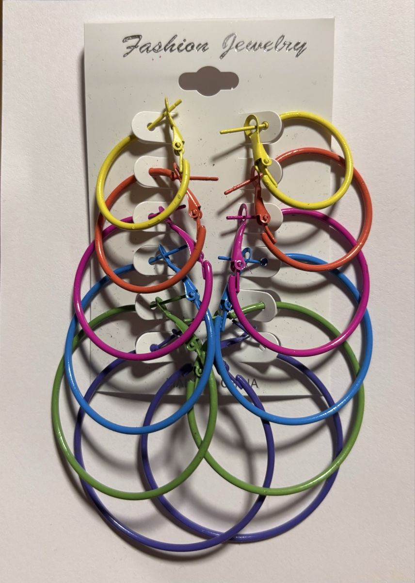 Orecchini pendenti & Orecchini a lobo: Colourful Hoop Earring Set – Nuovo e nell'imballaggio originale da Wichtrach venduto da Re_Fit
