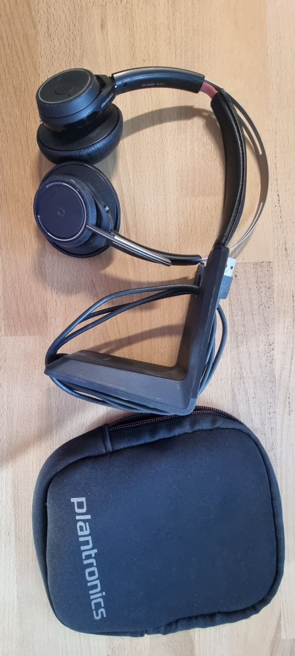 Casques audio: Plantronics Headset mit Ladestation gebraucht – D'occasion à Herzogenbuchsee par Capodeicapi
