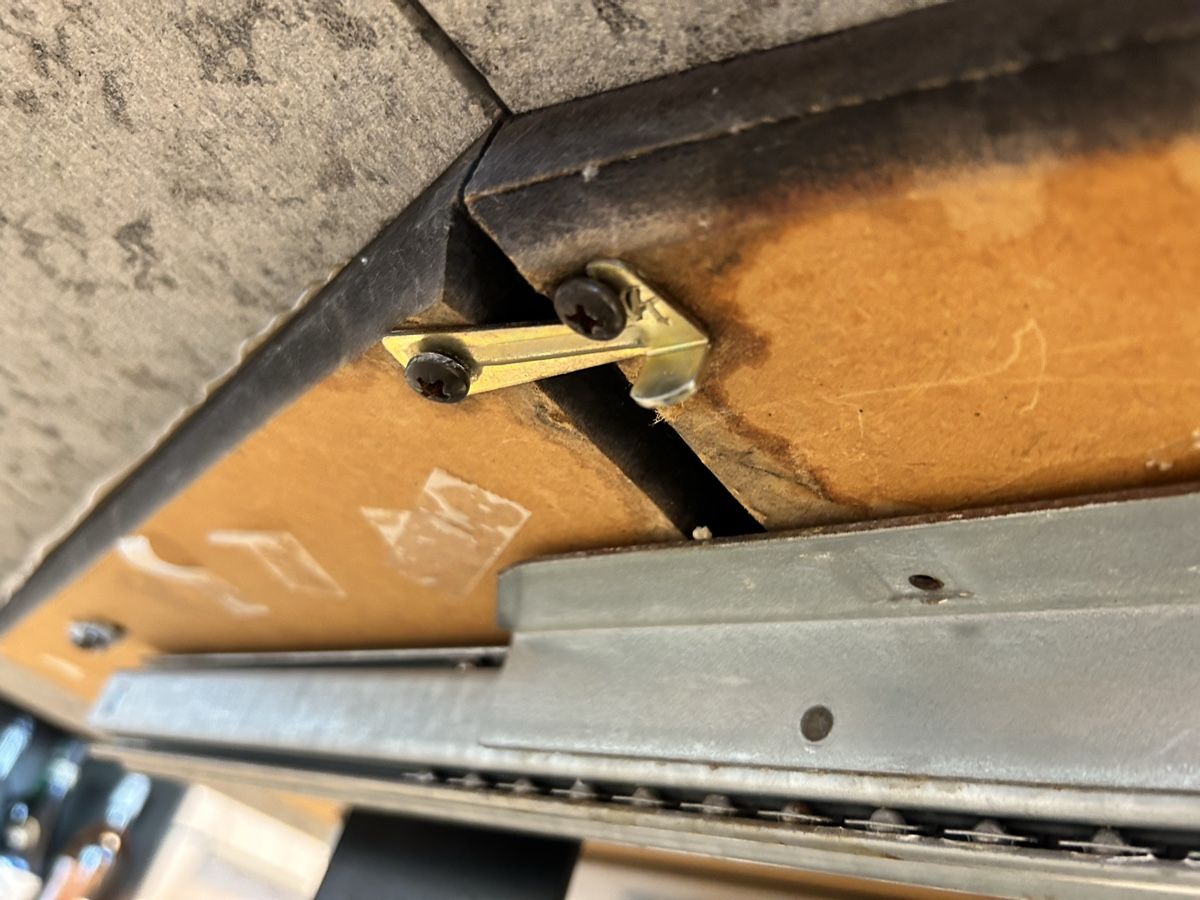 Tische: Granittisch mit Chromfuss grau Platte poliert – Gebraucht aus Tennwil von Mabuko10 5
