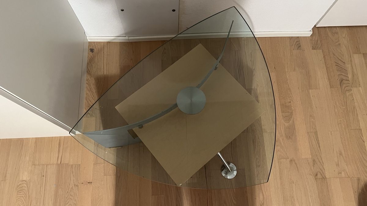 Tavoli: Minimalist Beistelltisch mit Glasplatte & Holzfach. – Usato da Utzenstorf venduto da nadja123753 1