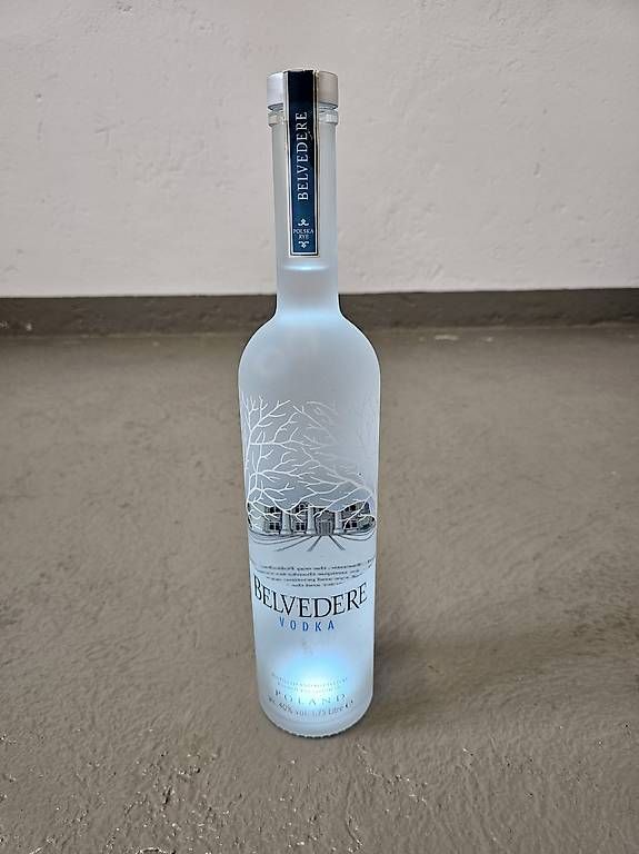 Bevande alcoliche: Vodka Belveder 1.75lt. Mit integrierter Beleuchtung – Usato da Thun venduto da Sir09