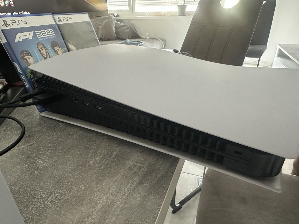 Sony Konsolen: Playstation 5 Disc Edition mit 1 Controller & 4 Spielen – Gebraucht aus Kleindöttingen von jas_5nyc 3
