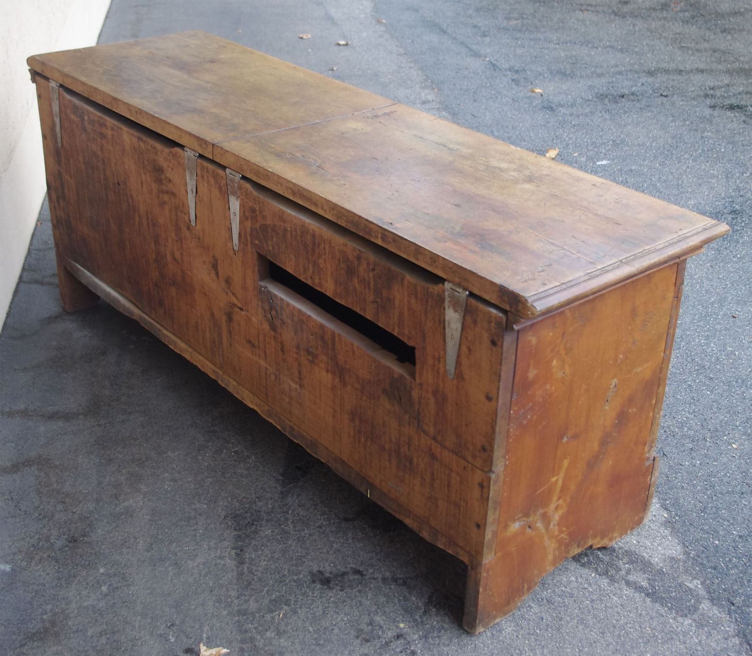 Cassapanche: massive Nussbaum-Truhe um 1800 – Usato da Meggen venduto da Trouvaillen 9