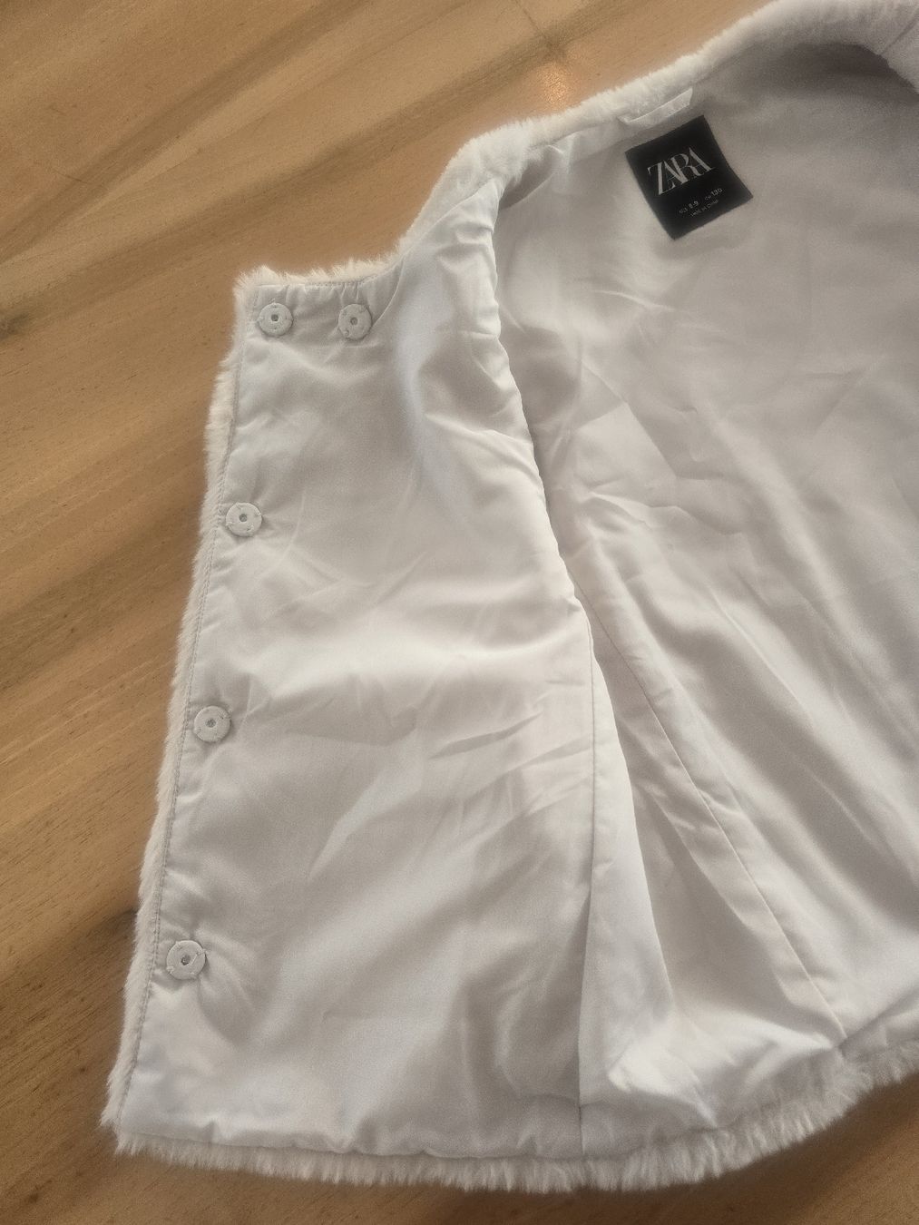 Zara Altro abbigliamento per bambina: Zara Kunstfell Weste Gr.130 – Nuovo (secondo la descrizione) da Rorschacherberg venduto da Olgamedved 3