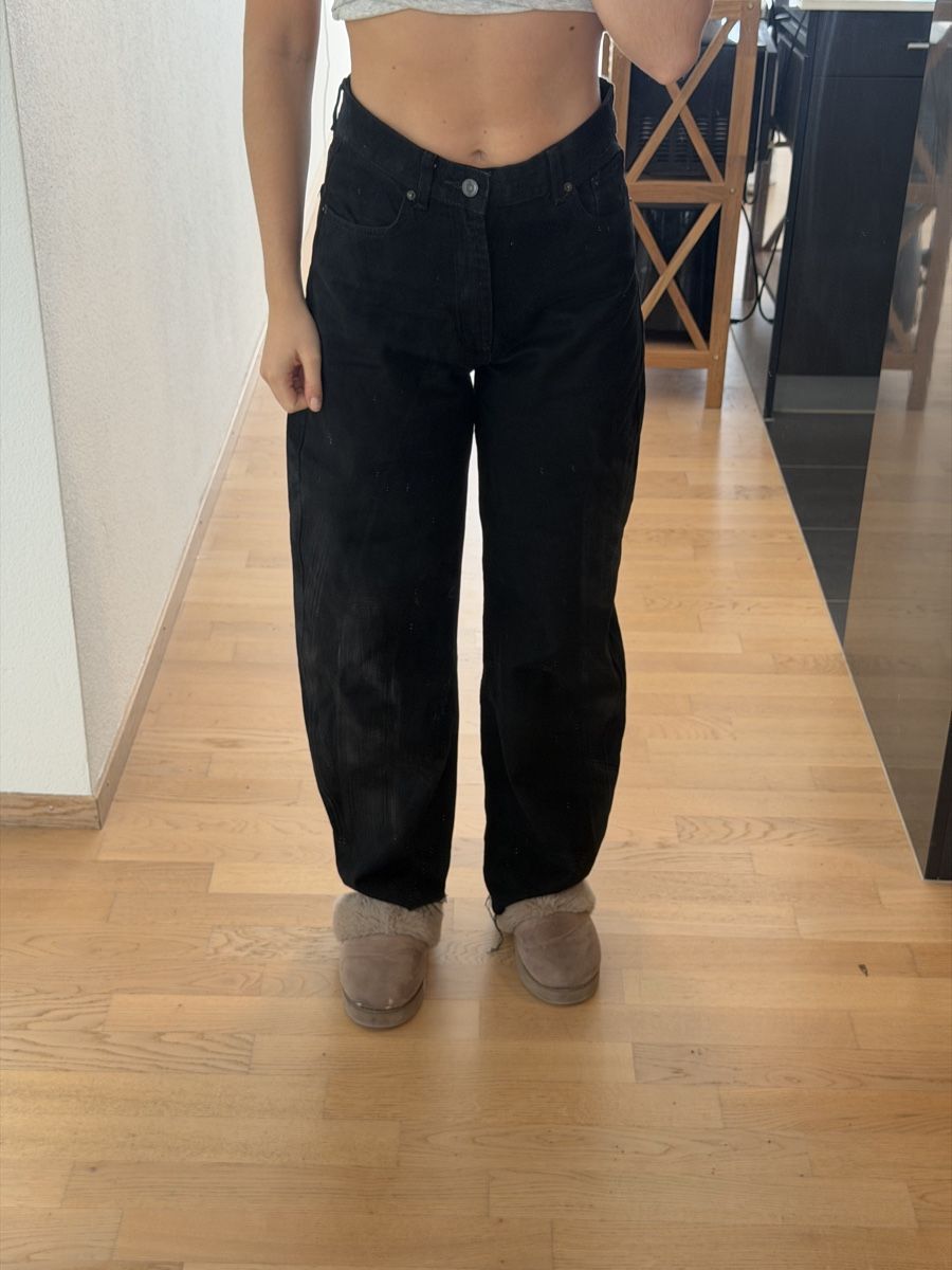 Zara Jeans: Jeans Barrel Zara – Nuovo (secondo la descrizione) da Wald ZH venduto da mar_lvt7 2