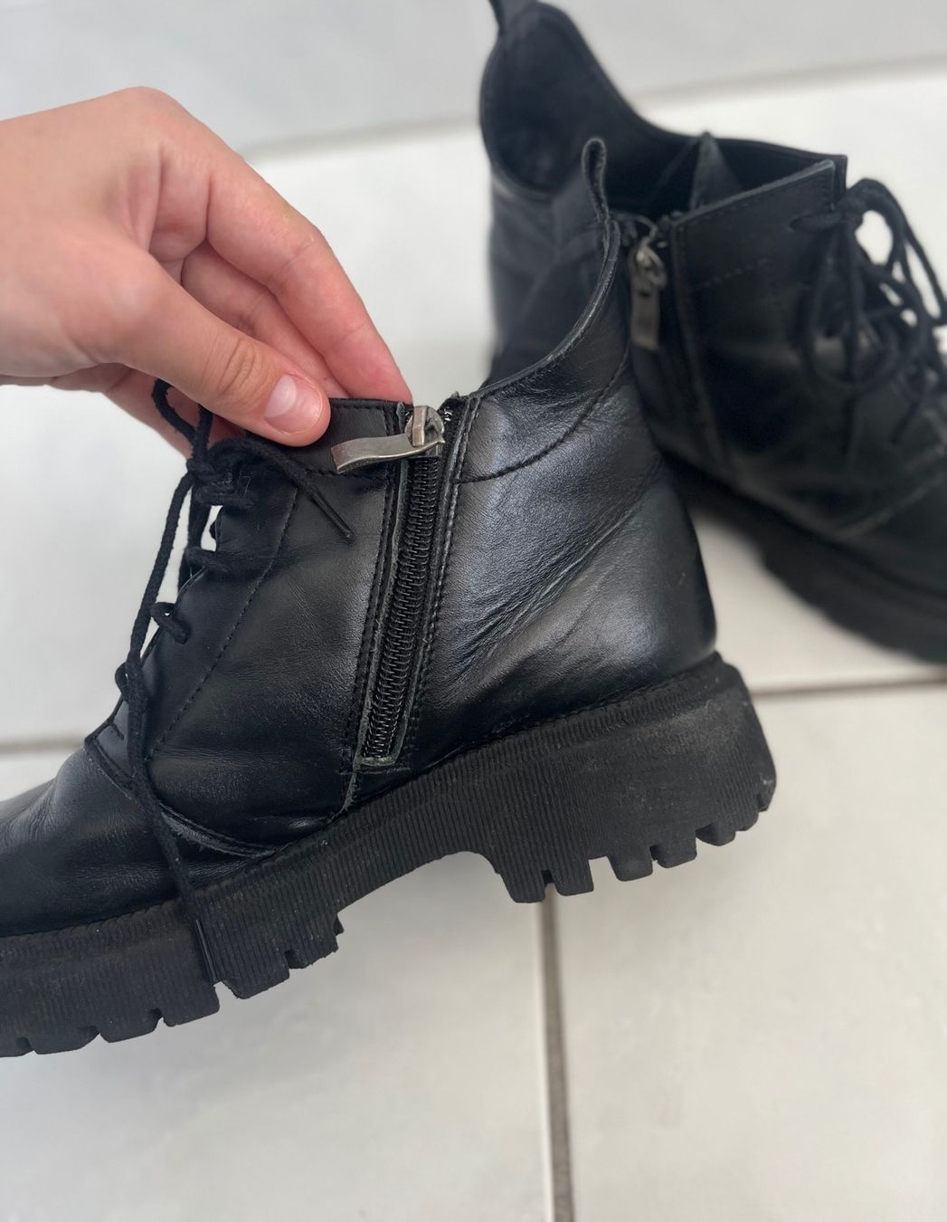 Scarpe da donna: Bottines mi-saison cuir – Usato da L'Orient venduto da var_ly9m 2