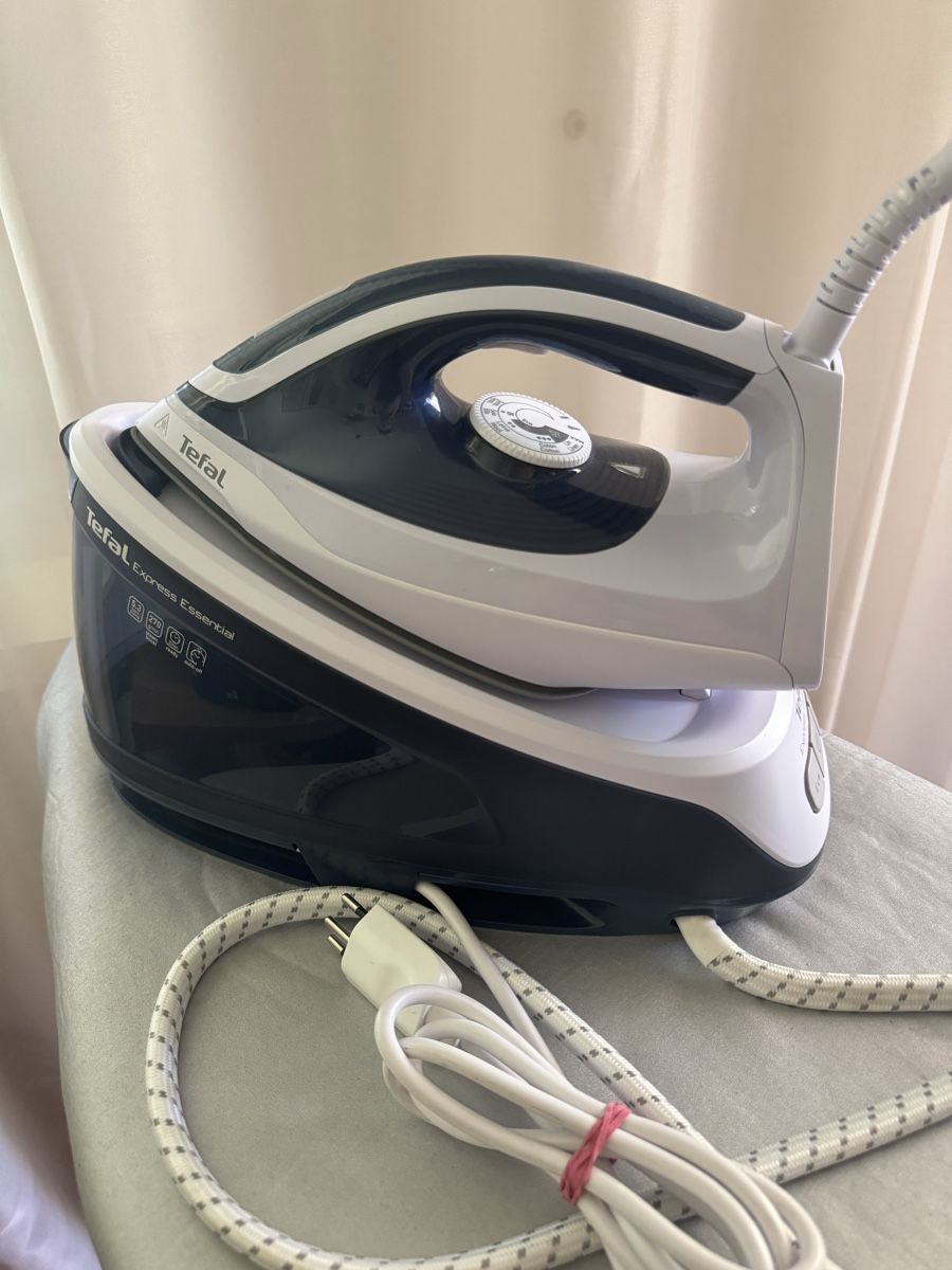 Tefal Ferri da stiro: Tefal Express Essential Dampfbügelstation – Usato da Wallisellen venduto da Buy.me.one.more.time