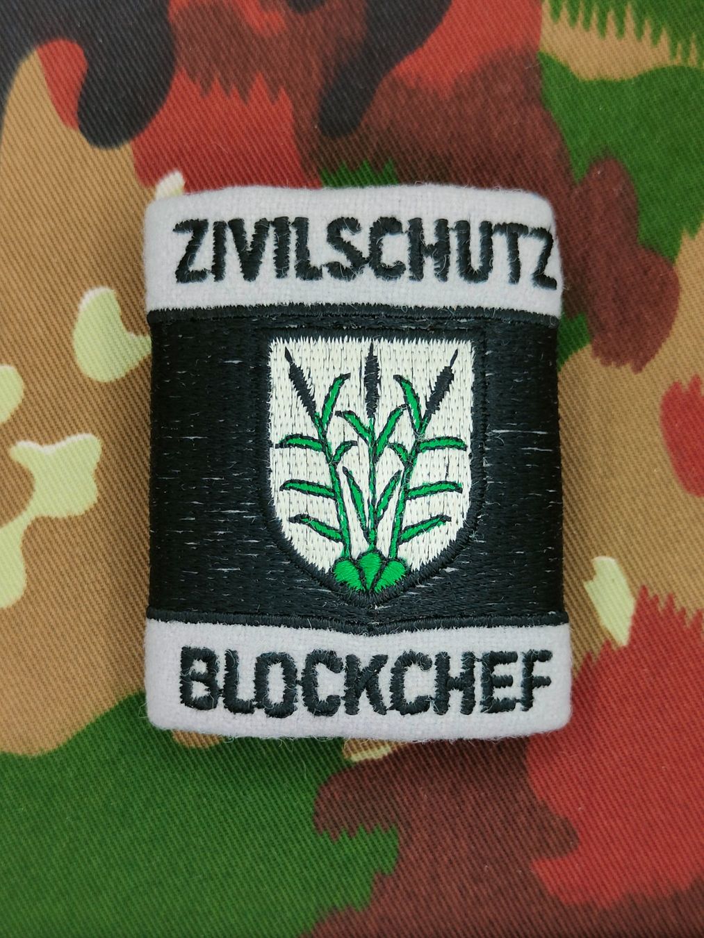 Placchette & Badge: Schulterpatte ZIVILSCHUTZ BLOCKCHEF, Variante 2 – Usato da Bauma venduto da SwissMilitaria