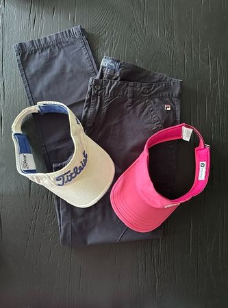 Golf Set aus Fila Hose und 2 Schirmcap, Titleist Footjoy