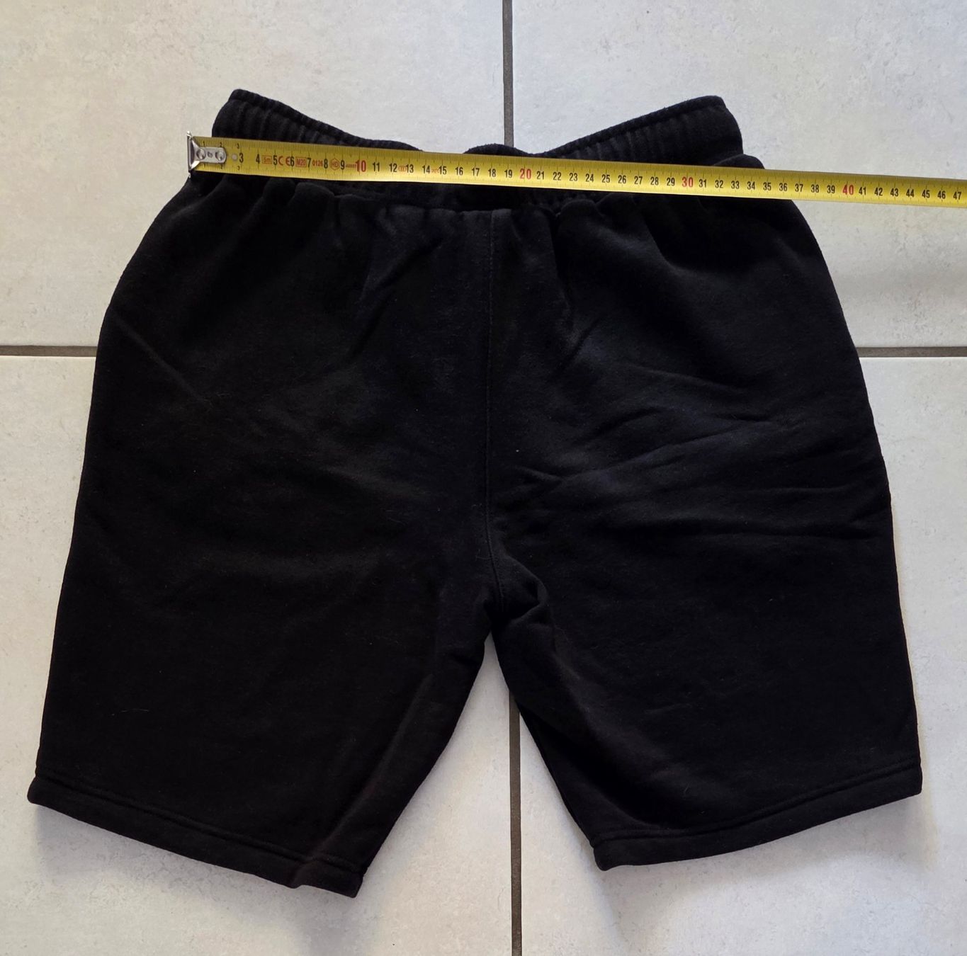 Pantaloni: kurze Hose FC Thun Grösse S – Usato da Konolfingen venduto da Chonu 1