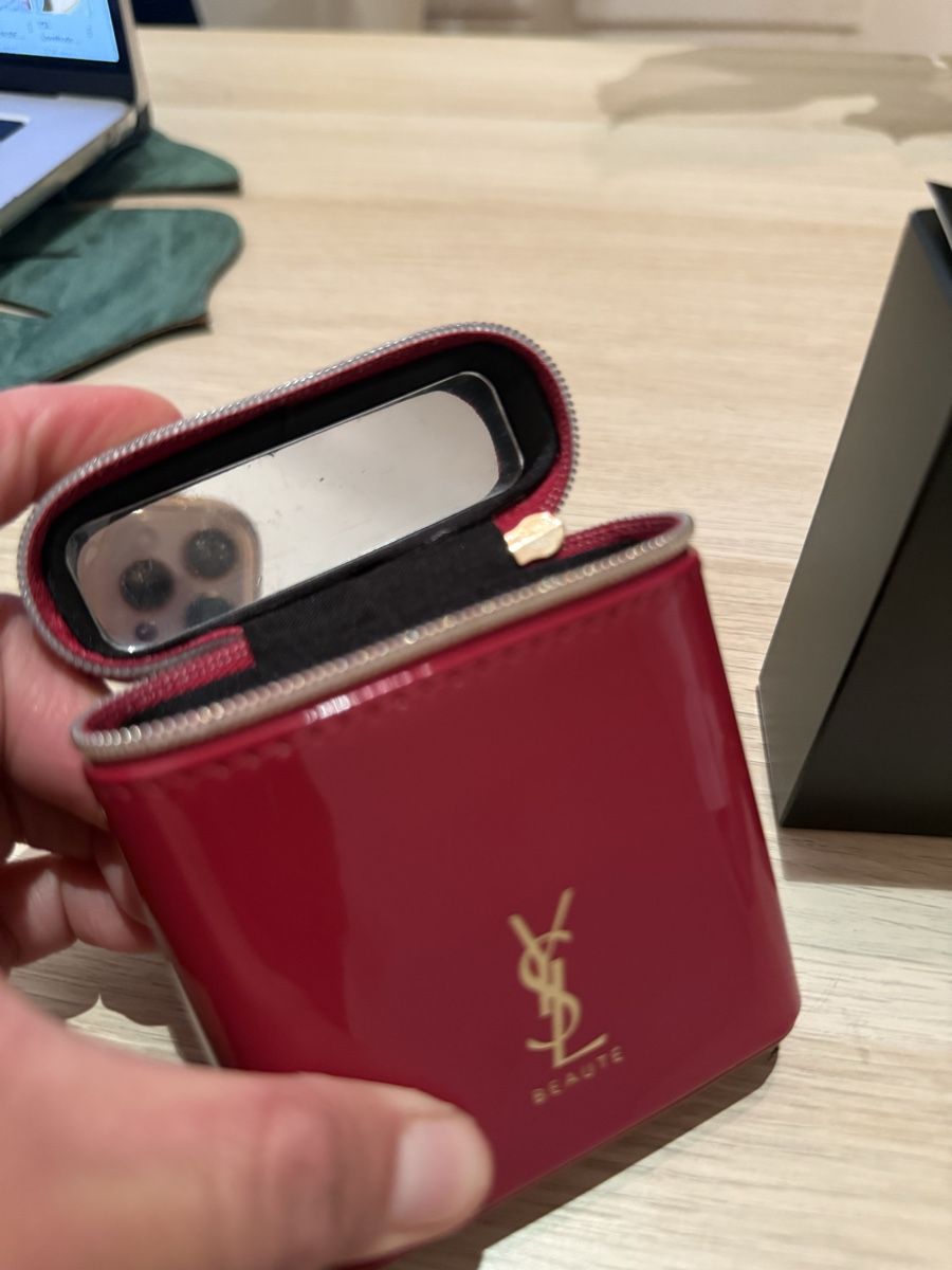 Saint Laurent Custodie per cosmetici: YSL Beauté Red Patent Vanity – Nuovo e nell'imballaggio originale da Luzern venduto da sas_r89l 1