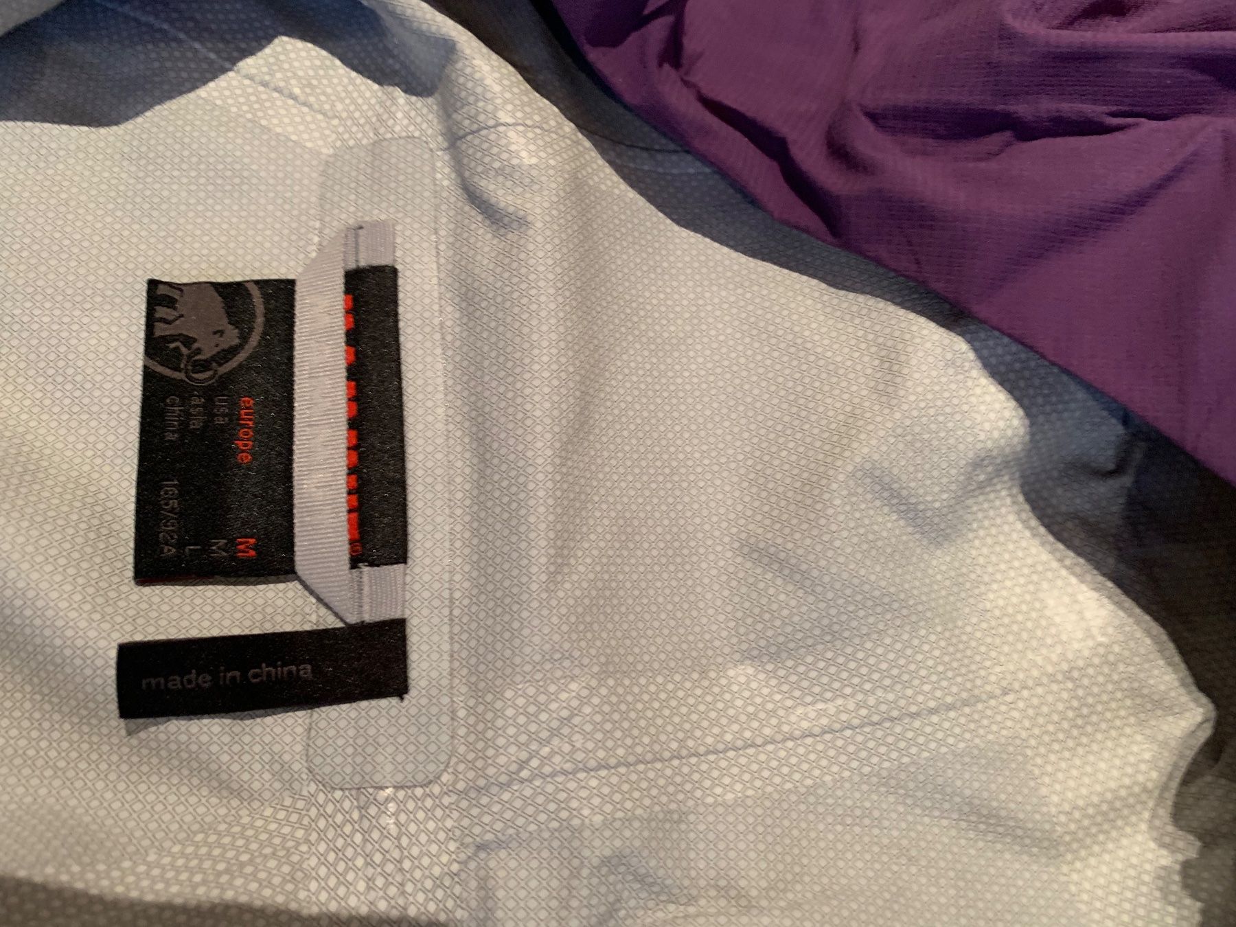 Mammut Giacche: Mammut Regenjacke viollet, M – Usato da Birr venduto da savasdee 2
