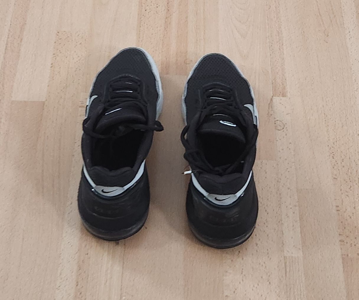 Nike Damenschuhe: Baskets Nike Air Max noires et blanches taille 40.5 – Gebraucht aus Niedergösgen von Eva2410 1