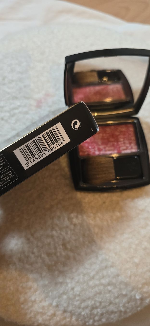 Chanel Make-up: Blush Duo Tweed Effect 110 cherry blouson  – Neu und originalverpackt aus Martigny von zin_y9tt 2