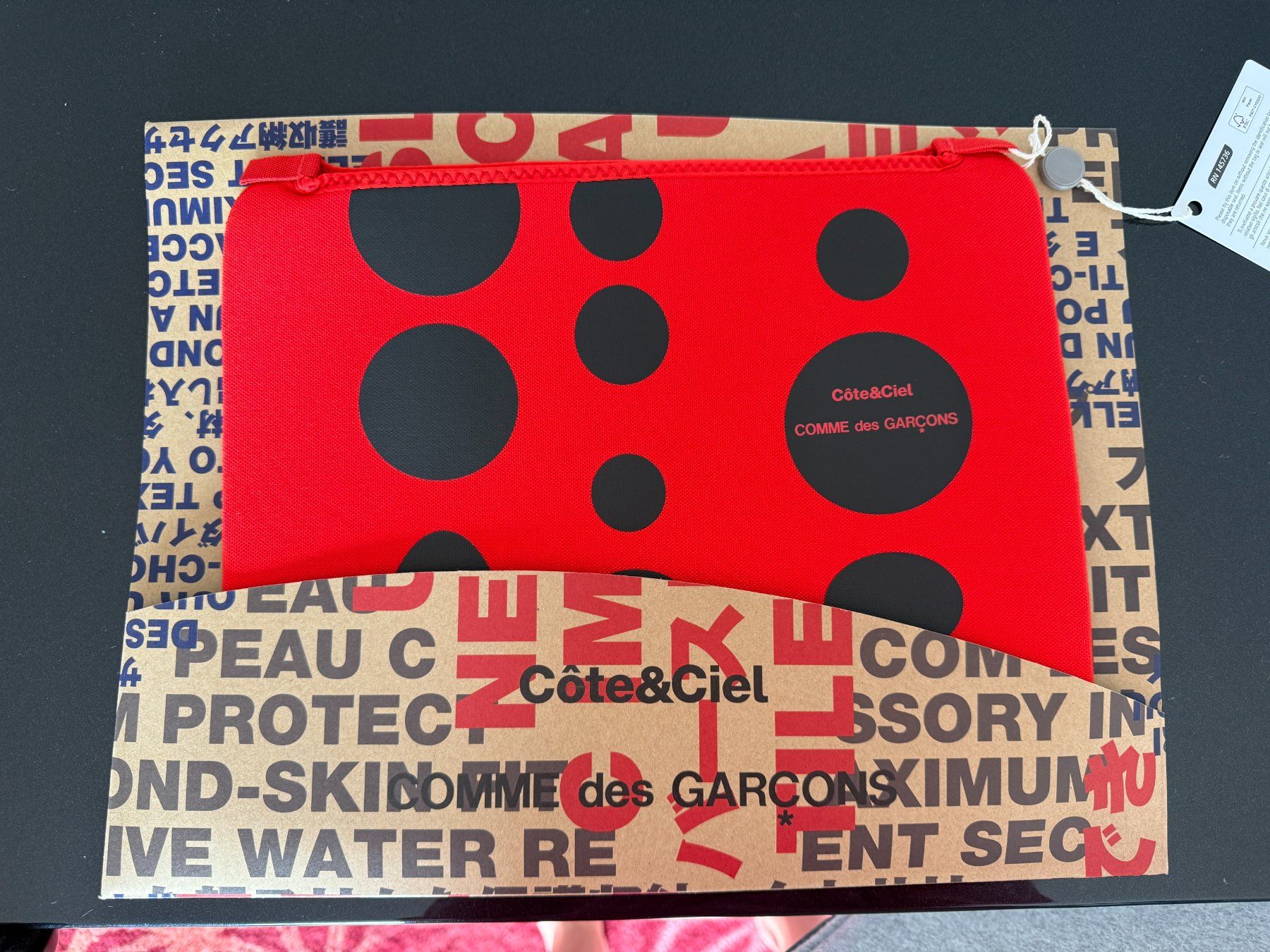 Coques & Sacs: New Comme des Garçons Macbook Air 11'' and 13'' case – Neuf avec emballage d'origine à St-Sulpice VD par juhdu