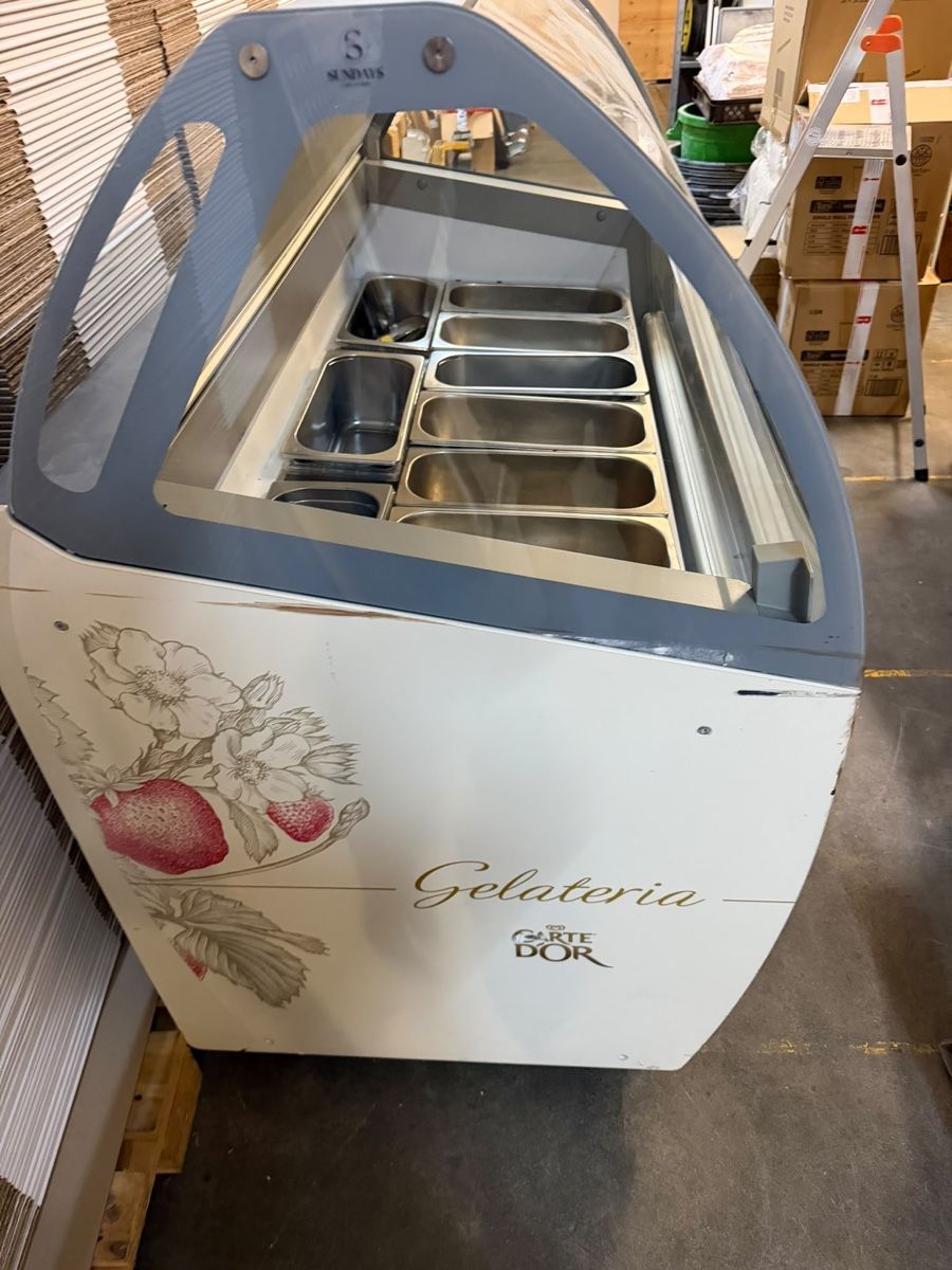 Appareils de cuisine: Eistheke / Eisvitrine Funktionier Einwanderfrei Gelati – D'occasion à Zürich par ann_qsj2 2