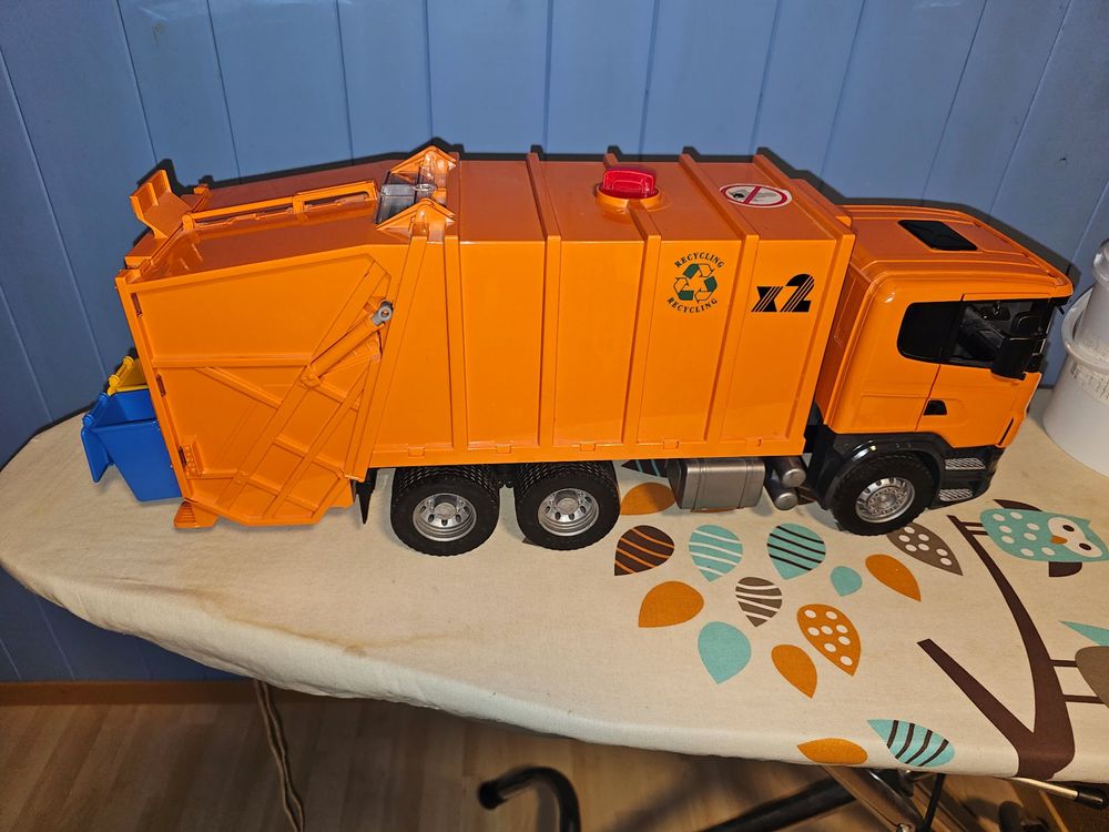BRUDER 03560 SCANIA R-Serie Müll-LKW Müllwagen Müllauto Actros Mercedes