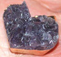 Anhänger L-7003 – Amethyst Cluster Herz goldig eingefasst