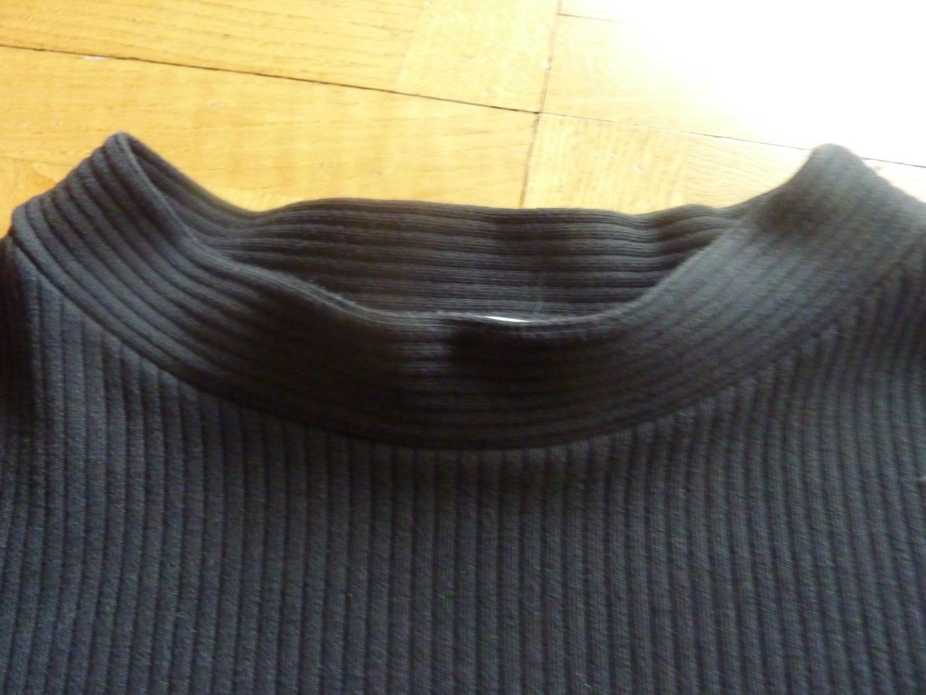 Hanro Maglioni & Felpe: Dunkelblaues Feinstrick Oberteil/Pullover, HANRO S 34/36 – Nuovo (secondo la descrizione) da Waldstatt venduto da Kananaskis1 2