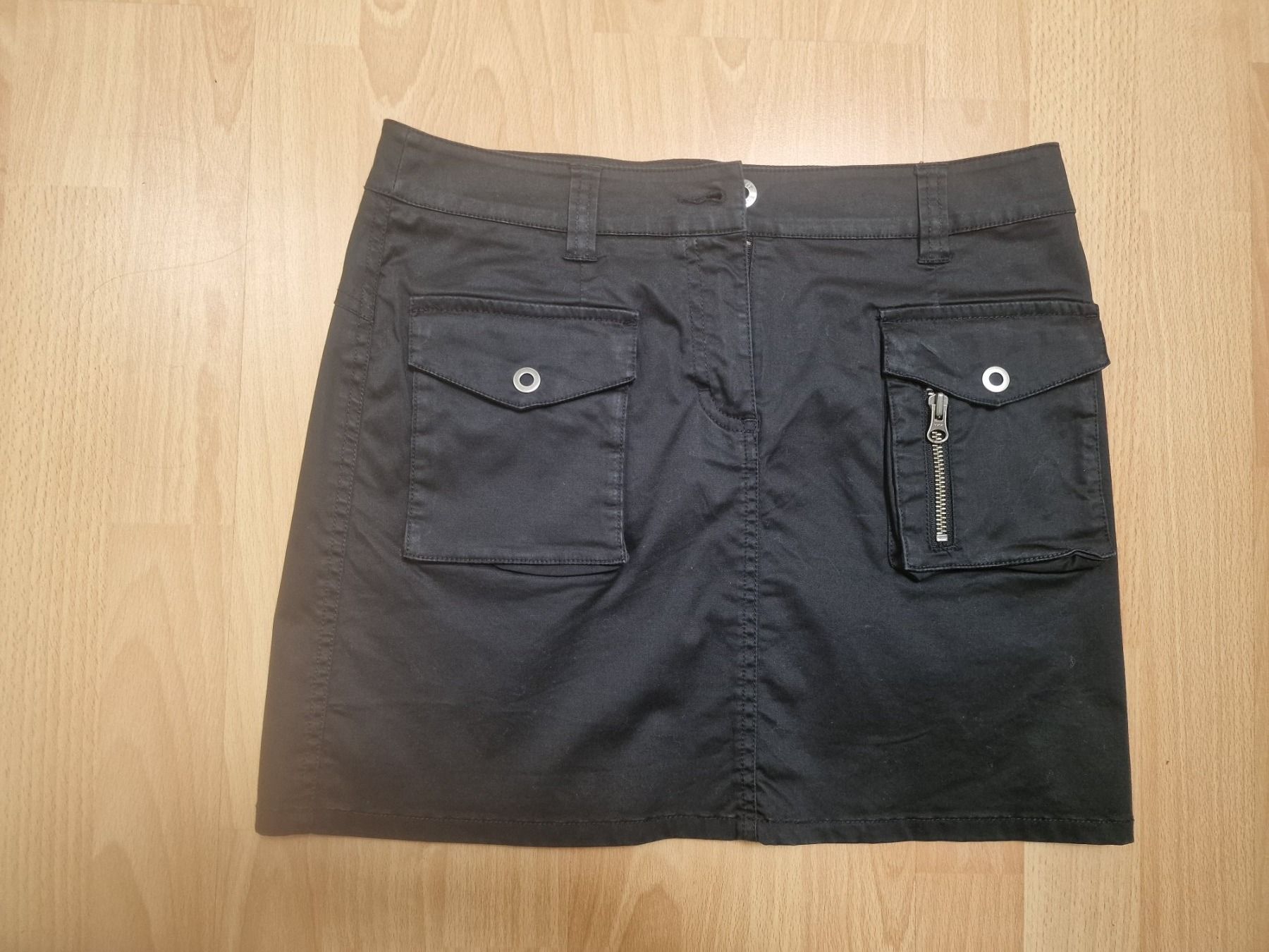 Esprit Gonne: Schwarzer Jupe Esprit gr 36 – Usato da Winterthur venduto da Mmondeo