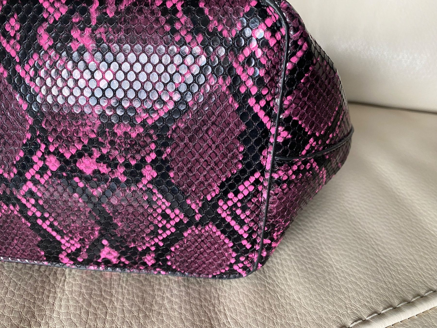 Taschen für Damen: CARPISA Cindy Tote Tasche Pythonmuster – Gebraucht aus Besazio von lionheart63 4