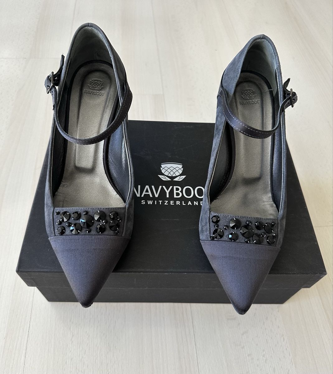 Navyboot Damenschuhe: Escarpins Navyboot en daim gris, taille 37, élégants! – Gebraucht aus Monthey von Ben1