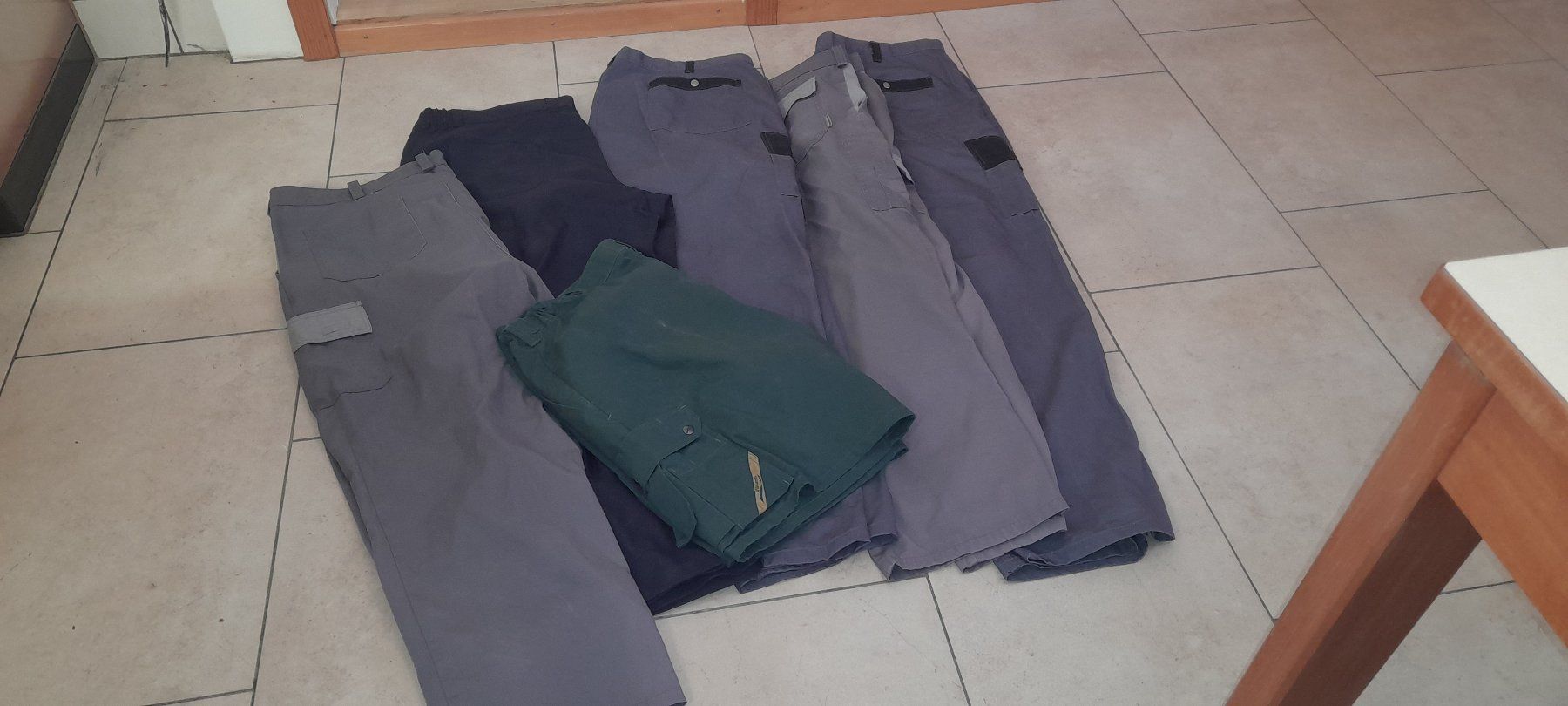 Lotti di vestiti: Arbeitshosen als Paket – Usato da heimenschwand venduto da Metalfischchen