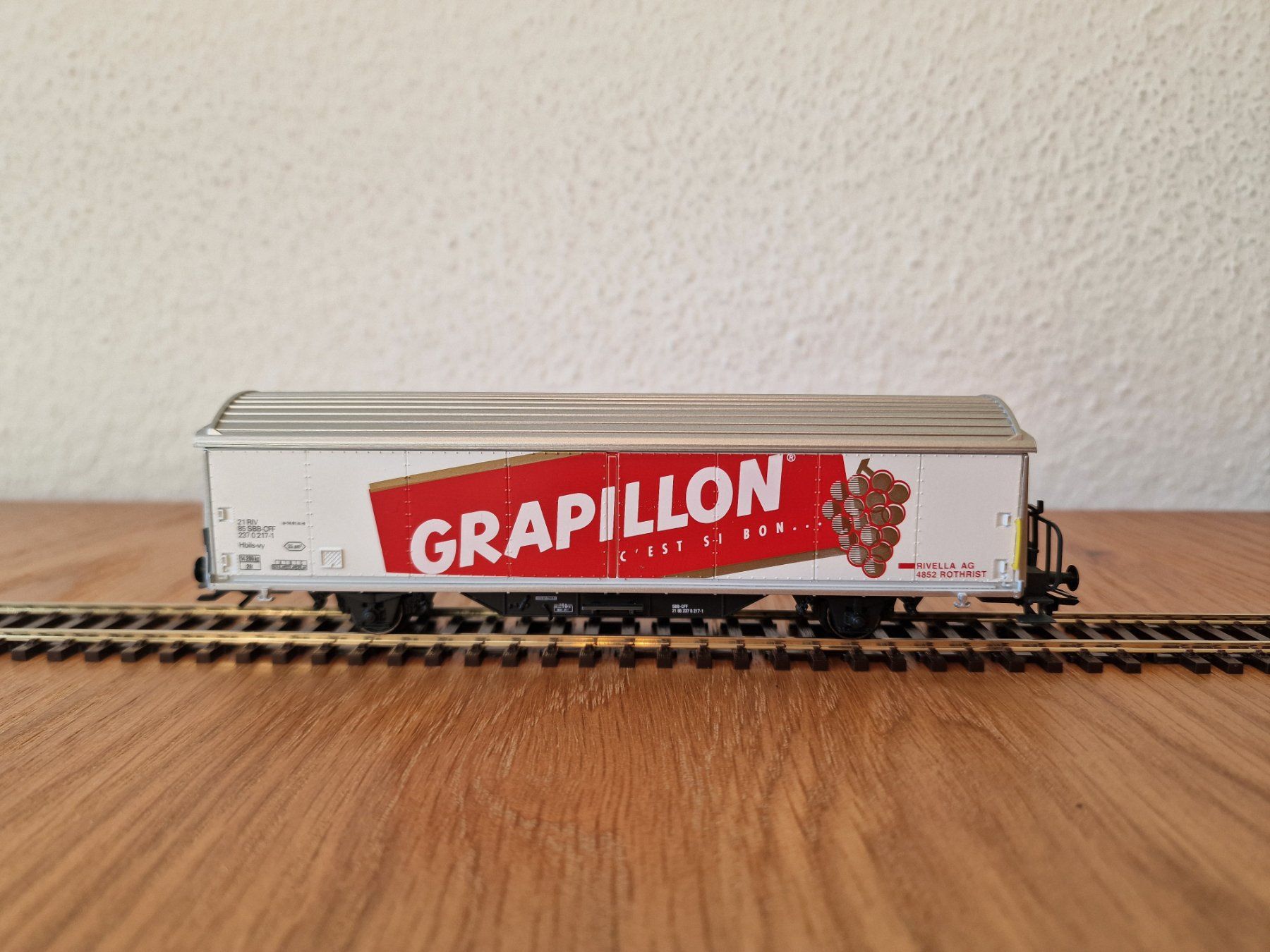 Märklin Modellini di ferrovie: SBB Rivella/Grapillon Güterwagen H0 – Usato da Matten b. Interlaken venduto da lor_hr9w 1
