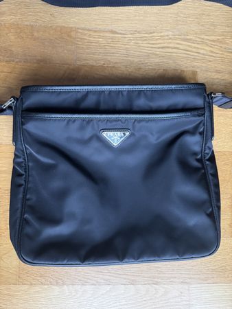 Prada Umhängetasche Tessuto Saffiano Nero - Neuwertig !