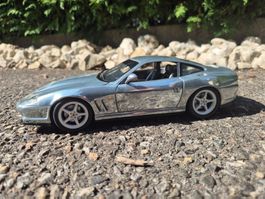 Ferrari 550 Maranello Chrom von Hot Wheels 1:18