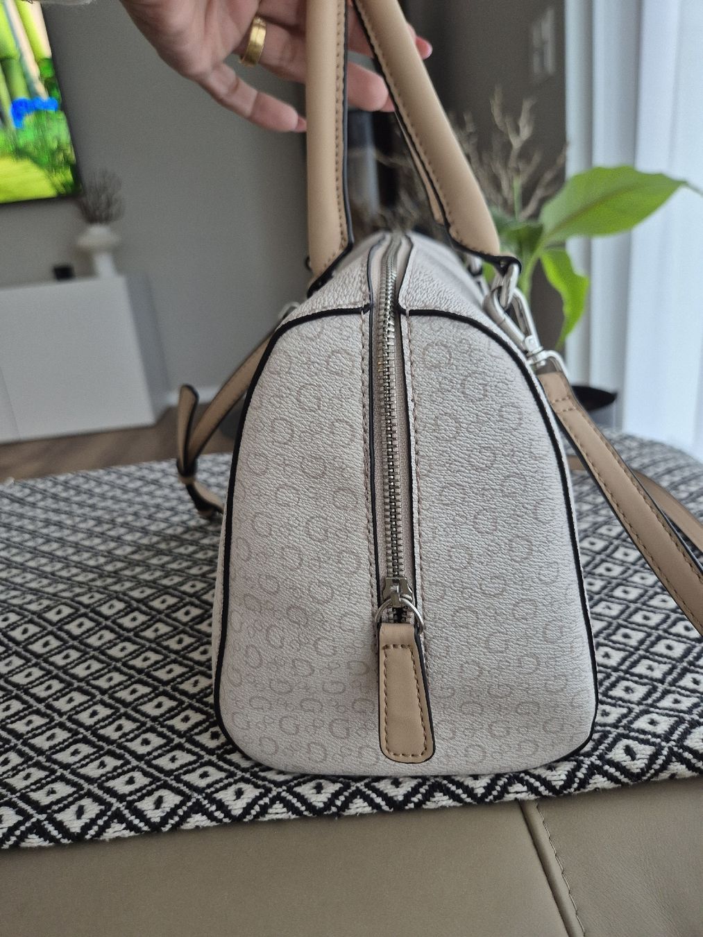 Guess Taschen für Damen: Guess Tasche – Neu (gemäss Beschreibung) aus Weisslingen von Airgate 8