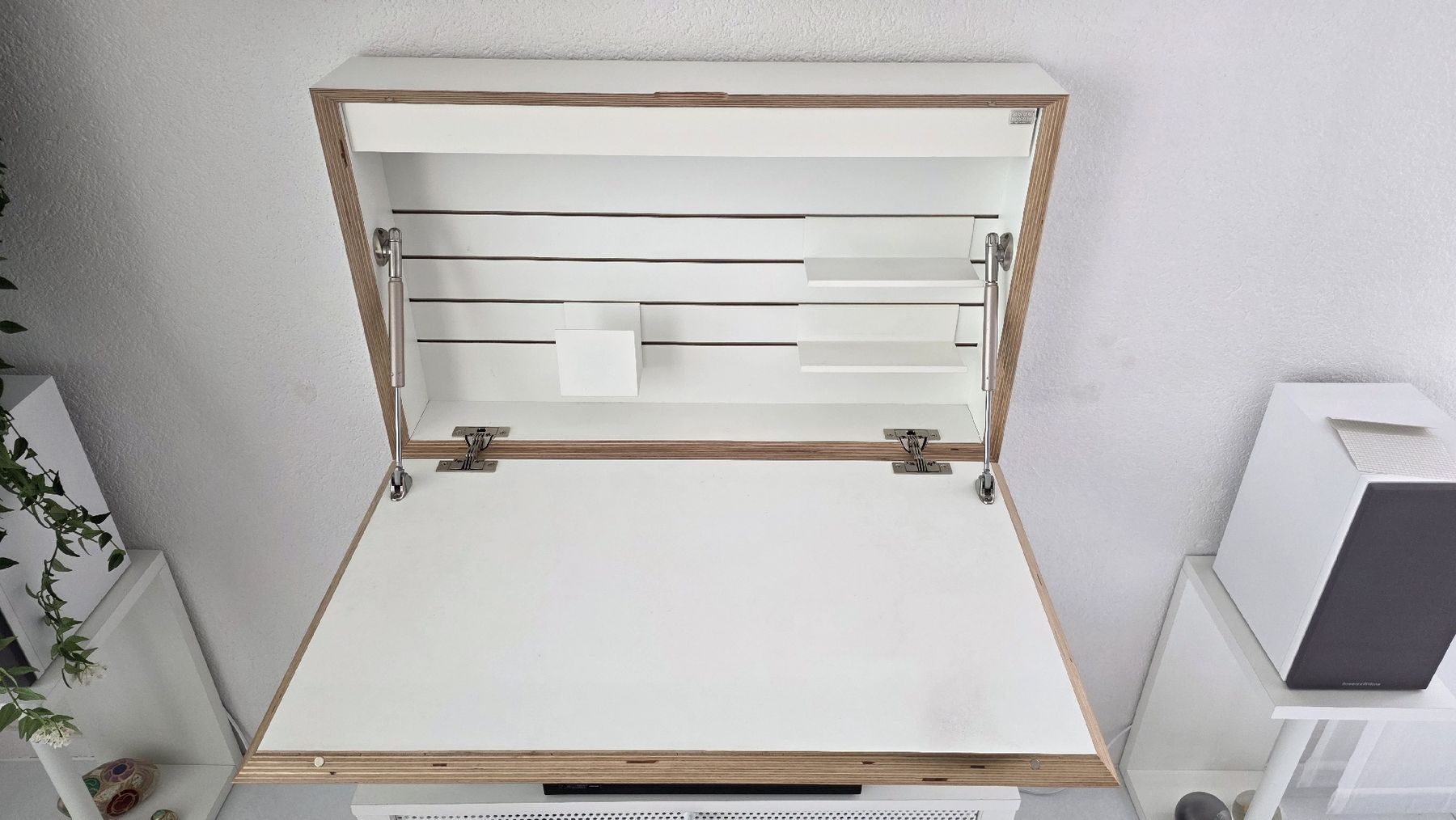 Scrivanie: Design Michael Higgers Wandsekretär – Usato da Nidau venduto da AbassH 3