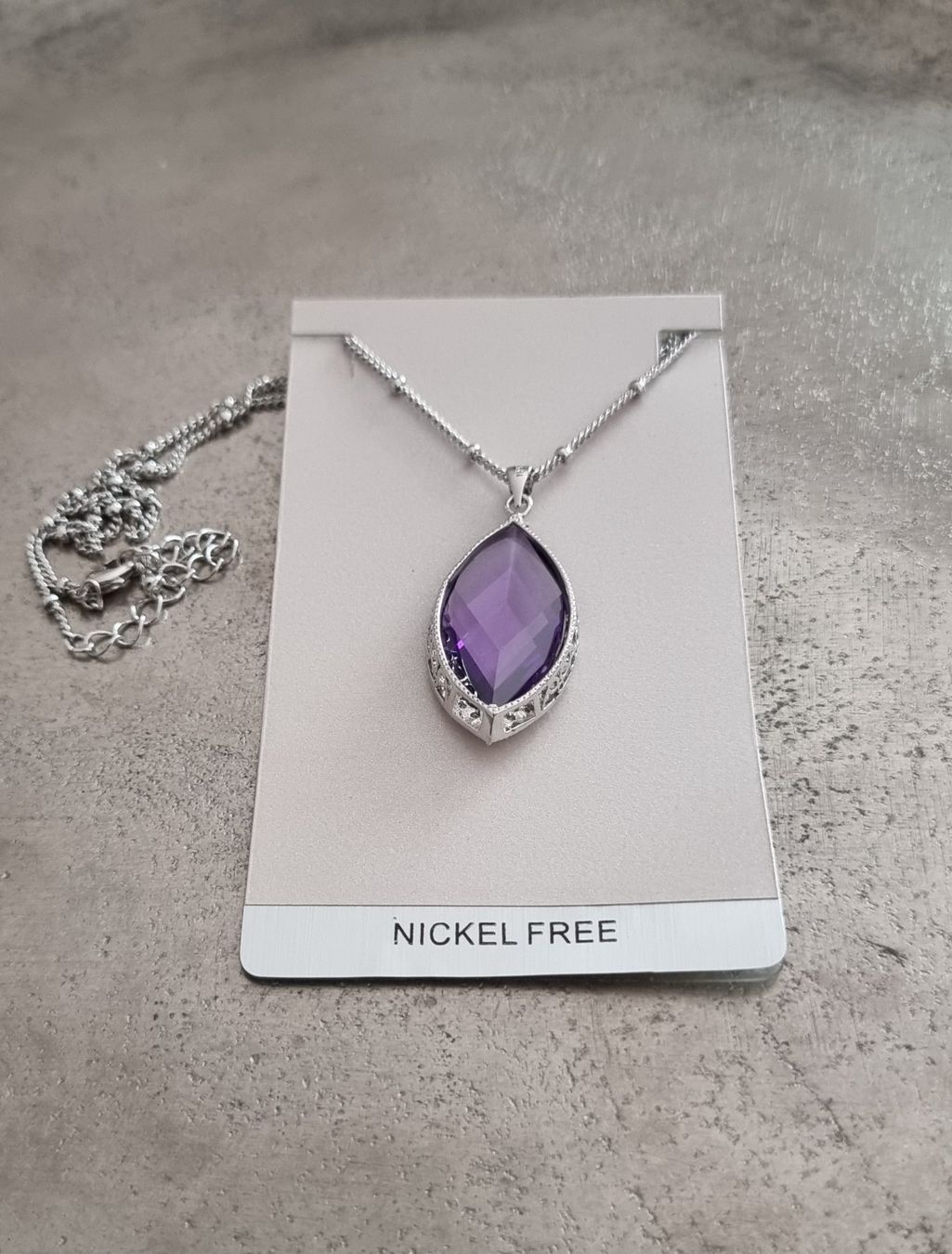 Catenine: Drop Kette-Swarovski-Kritallen- Amethyst – Nuovo (secondo la descrizione) da Frauenfeld venduto da Bleeddragon