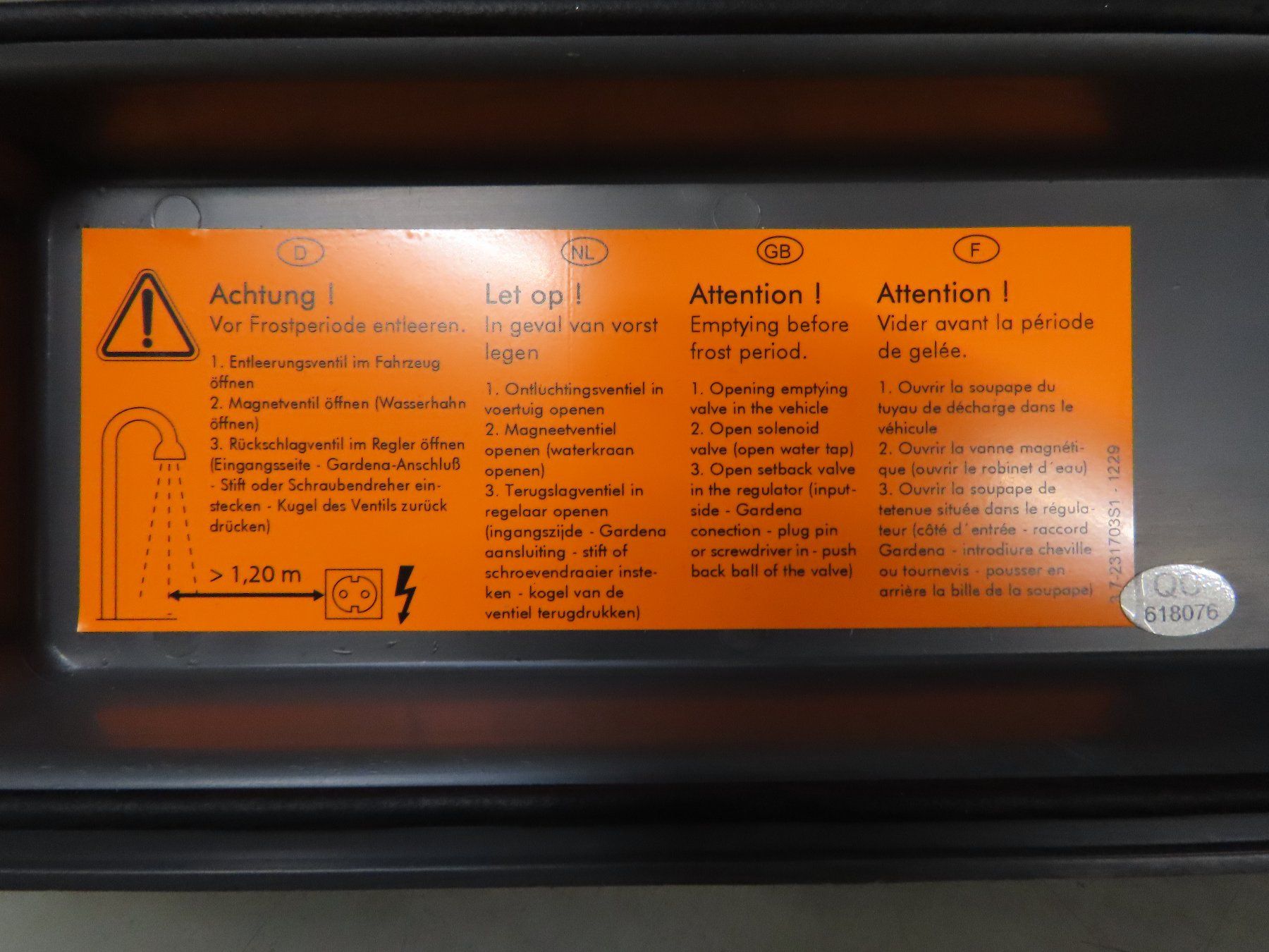 Docce: Duschkonsole ohne Anschluss – Usato da Alpnach-Dorf venduto da Hess-Automobile 3