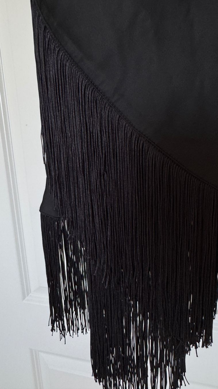 Vestiti: Robe noire satinée à franges – Usato da giffers venduto da sev_c9x9 1