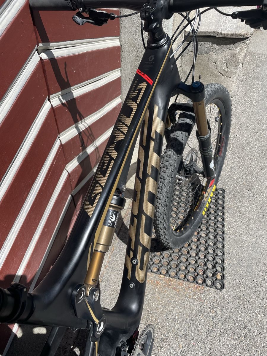 Scott Biciclette: Scott Genius 700 Premium Carbon – Usato da Malans GR venduto da johanna46 2