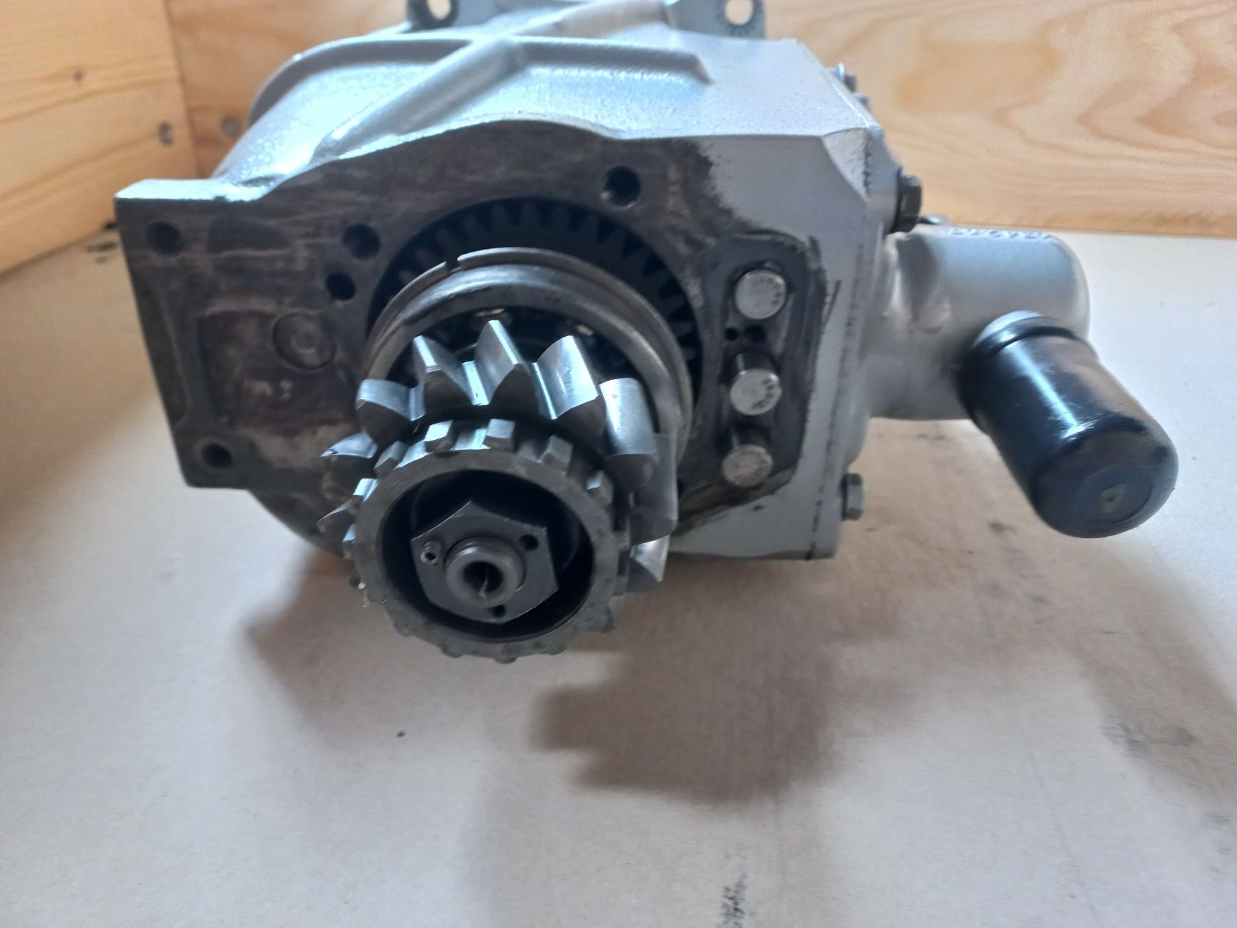 Volvo Tutti pezzi di ricambio auto: Oldtimer Volvo Laplander L 3314 Getriebe / Schaltgetriebe – Usato da DULLIKEN venduto da Lerchclassicdulliken 3
