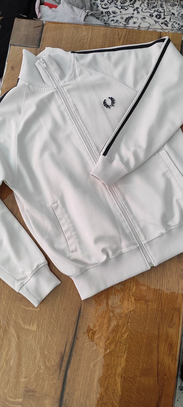 Lotti di vestiti: Hoodies kleiderpaket – Usato da Chur venduto da djovanna 4