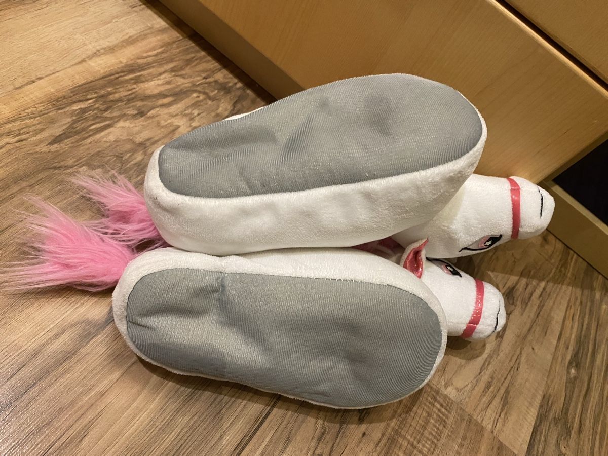 Scarpe per ragazze: Einhorn Hausschuhe Grösse 34/35 – Usato da Grasswil venduto da pp7830 4