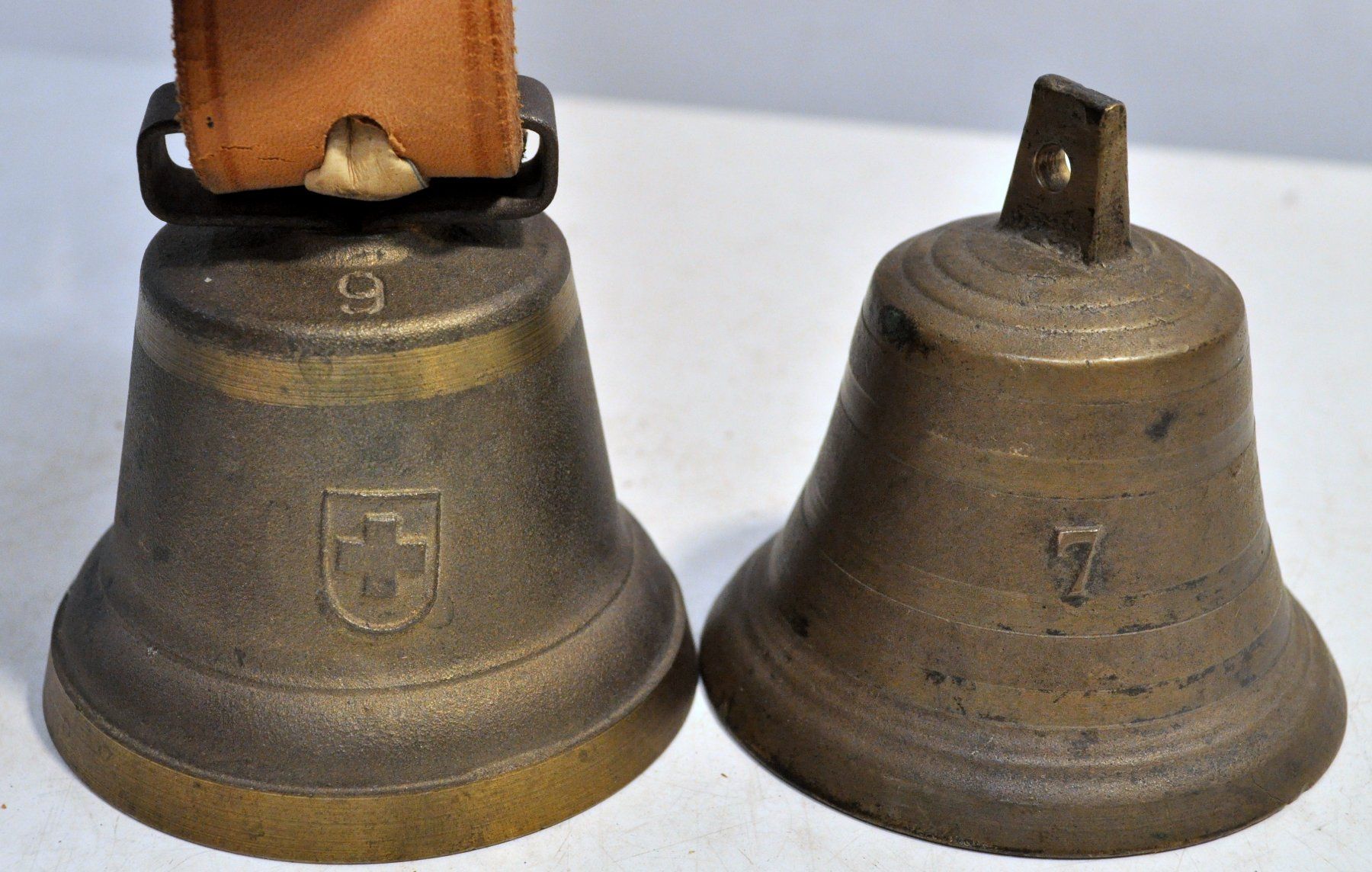Campanacci mucche: Lot de deux petites cloches – Usato da Neuchâtel venduto da Neuchatel