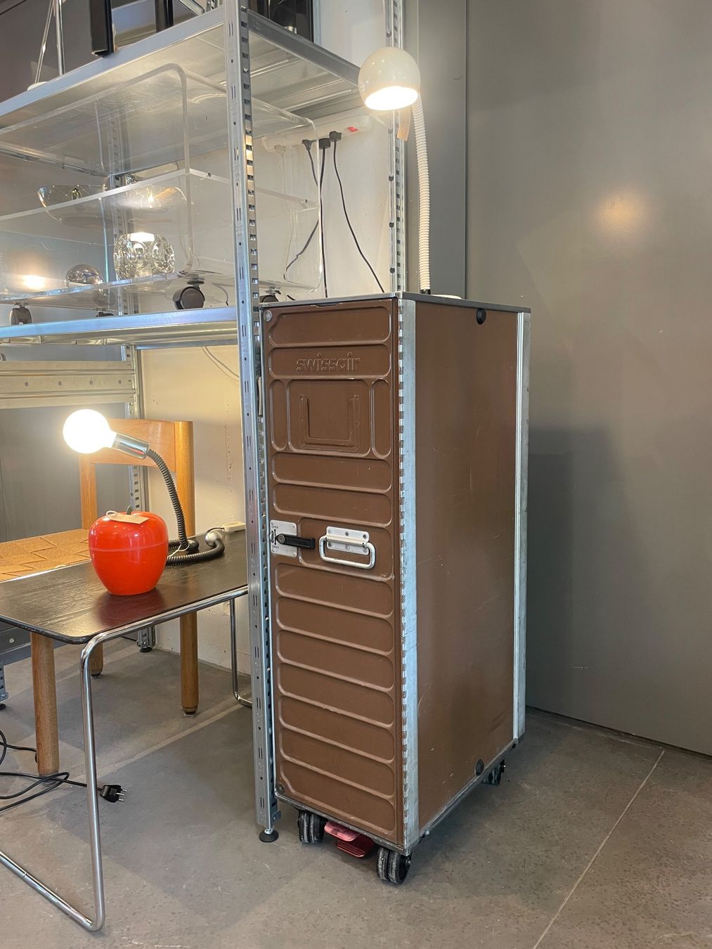 Swissair Altro in Aeronautica: Swissair Trolley braun – Usato da Zürich venduto da starch.studio 1