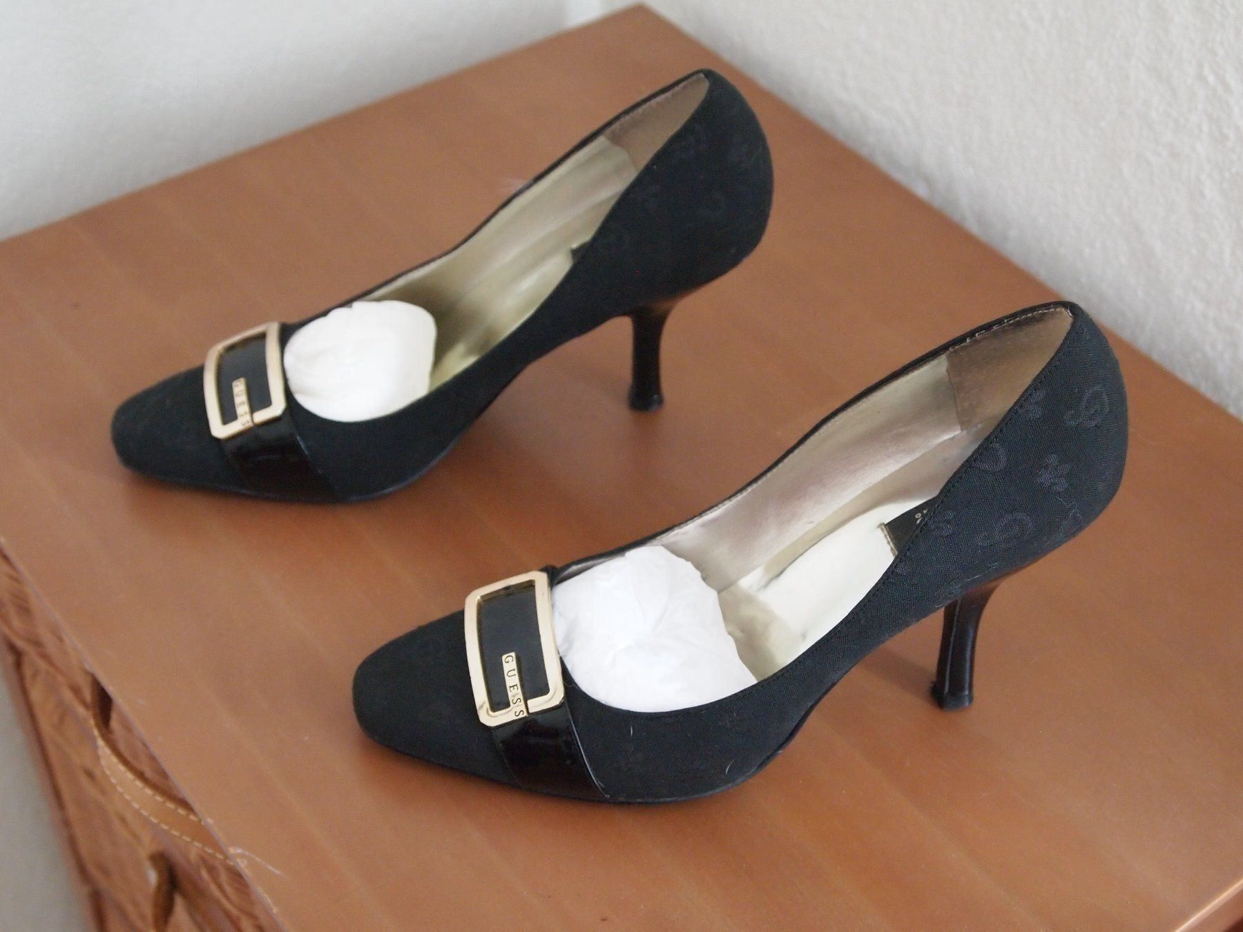 Scarpe da donna: Guess Leder/Stoff Pumps – Usato da Volketswil venduto da ald_2x9b 1